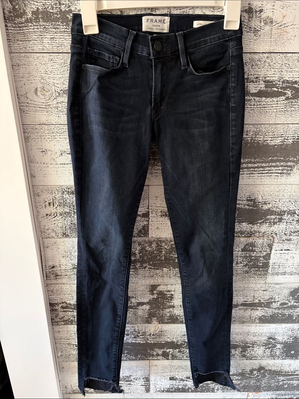 Frame Denim Women’s Dark Wash Skinny Jeans